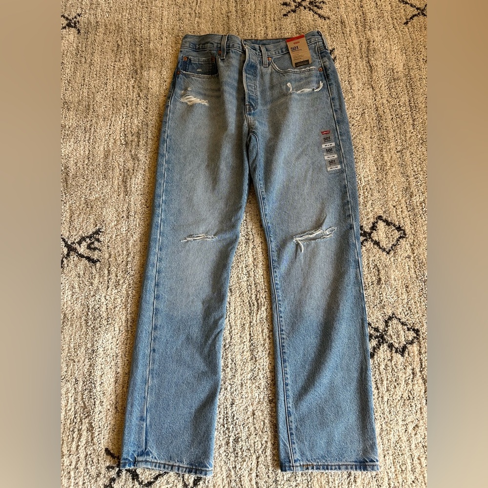 NWT Distressed Levi’s 501 originals. Size 30 X 30.